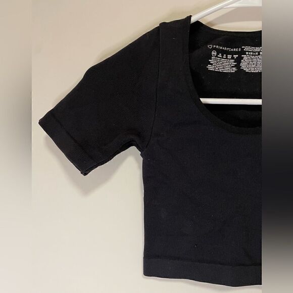 Crop Top 🖤   - Picture 2 of 3